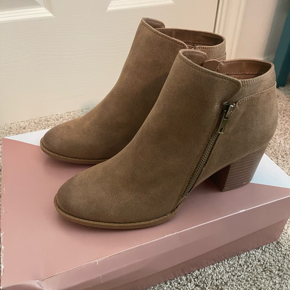 Fergalicious by Fergie boots SZ 9